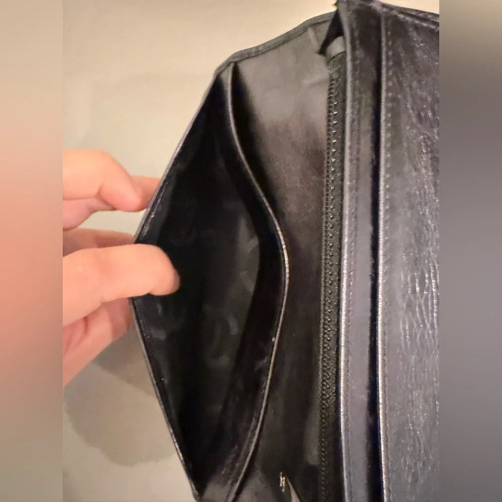 CHANEL Quilted Dark Leather wallet - Picture 9 of 11
